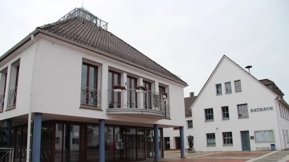 Das Rathaus und die Pivitsheider Stra&szlig;e in Augustdorf sollen umgestaltet werden. - &copy; Nadine Uphoff