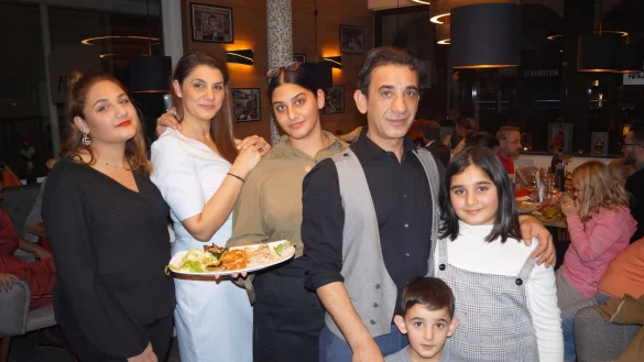 Das Restaurant &bdquo;La Cucina" ist ein echter Familienbetrieb. Beim gro&szlig;en Er&ouml;ffnungstag am 7. November haben alle mit angepackt. - &copy; Jan Christian Pinsch