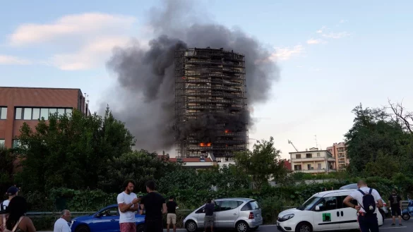 Brand in Mailand - &copy; Foto: Luca Bruno/AP/dpa