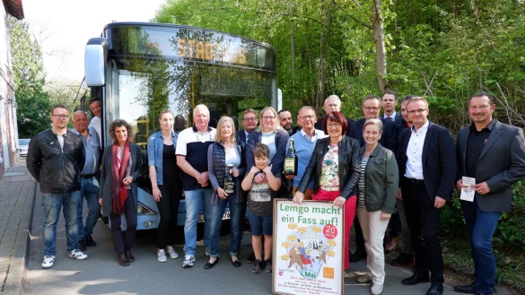 Die Vorfreude ist gro&szlig;: Die Organisatoren und Sponsoren rund um den Lemgoer Wirteverein hoffen auf zahlreiche Besucher und bestes Wetter zu &bdquo;Lemgo macht ein Fass auf". In 30 Lokalen lockt am Maifeiertag Programm. Die Wirte feiern nicht nur den Maibeginn, sondern auch den Geburtstag ihres Vereins. - &copy; Lorraine Brinkmann