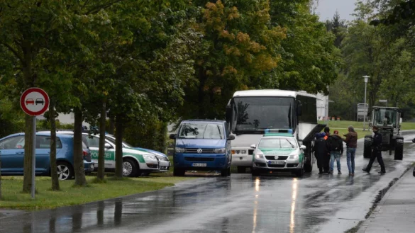 Die Polizeischule in Schloss Holte-Stukenbrock bietet Platz f&uuml;r 500 Fl&uuml;chtlinge. Am Sonntagnachmittag kamen die ersten Menschen dort an. | - &copy; Andreas Eickhoff