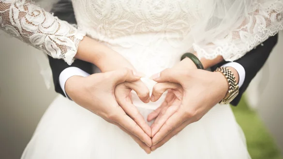 Michaela Krause heiratet bei der Sat.1-Sendung "Hochzeit auf den ersten Blick" einen Mann, den sie nicht kennt. Geht das gut? - &copy; Symbolbild: Pixabay