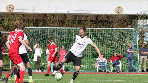 Alex Felker und der Post-TSV Detmold empfangen den Delbr&uuml;cker SC. - &copy; Oliver K&ouml;nig