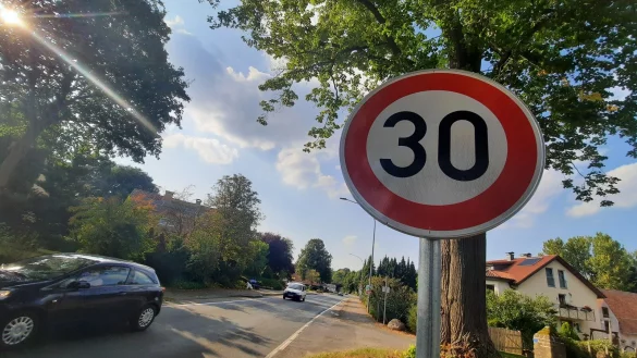 Im innerst&auml;dtischen Bereich der Bundesstra&szlig;e 1 in Blomberg wird keine Geschwindigkeitsbegrenzung von 30 Stundenkilometern eingef&uuml;hrt.&nbsp; - &copy; Michaela Wei&szlig;e