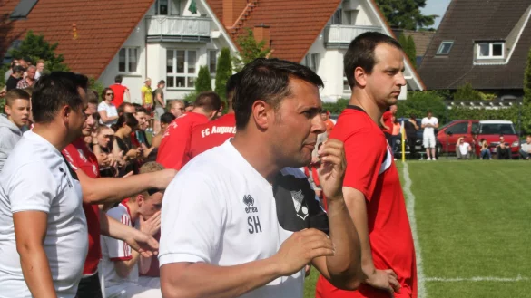 Die Verantwortlichen an der Linie: Steven Hengstler (vorne) und Matthias Heymann. - &copy; Sebastian Lucas