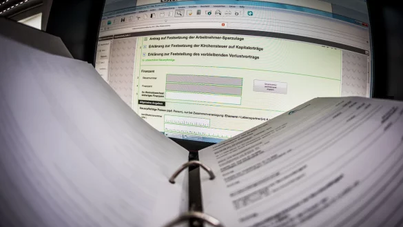 Elster Steuererkl&auml;rung - &copy; Foto: Frank Rumpenhorst/Illustration