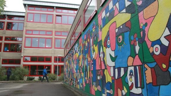 Die Erich-K&auml;stner-Schule an der Otto-Hahn-Stra&szlig;e. Die F&ouml;rderschule des Kreises l&auml;uft allm&auml;hlich aus, so dass das Geb&auml;ude in absehbarer Zeit neu genutzt werden kann. - &copy; Dieter Asbrock