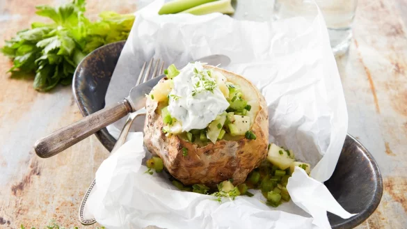 Gef&uuml;llter Knollensellerie - &copy; Foto: BVEO/dpa-tmn