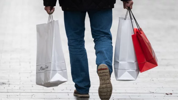 Im Vergleich zum Vorjahr bleibt die Kaufkraft in Deutschland auf einem ähnlichen Niveau. - © Julian Stratenschulte/dpa