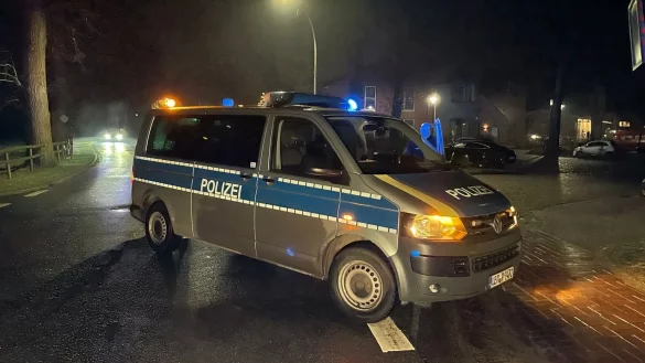 Polizeieinsatz in Fischerhude - &copy; Foto: Andre van Elten/TNN/dpa