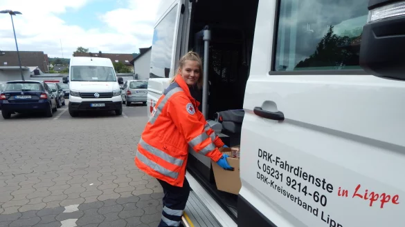 Stina Helmis hat beim DRK ganz unterschiedliche Aufgaben. Nach dem Jahr im Bundesfreiwilligendienst hat die 19-Jährige das Fachabitur in der Tasche. - © Astrid Sewing