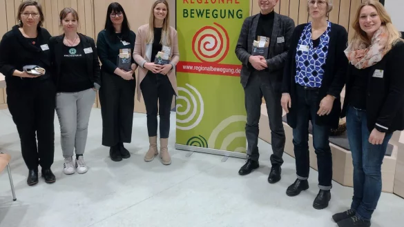 Sie haben beim „REGIOtalk“ referiert: Katrin Kunze (von links) und Sabine Ulbrich, Haltestulle eG, Bielefeld, Prof. Dr. Susanne Struck, TH OWL – Life Science Technologie, Sonja Retzlaff, Crowd & Rüben Steinhagen, Norbert Reichl, Food Processing Initiative e.V, Brigitte Hilcher, Regionalbewegung NRW e.V., und Dorothea Streich, Koordination Regionale.
Vermarktung, Kreis Lippe. b - © Foto: Regionalbewegung NRW e.V.