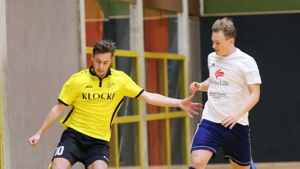 Auch die SG Kalldorf und der TuS Leopoldsh&ouml;he, hier im direkten Duell, zogen mit jeweils neun Punkten in die Zwischenrunde ein. - &copy; Paul Cohen