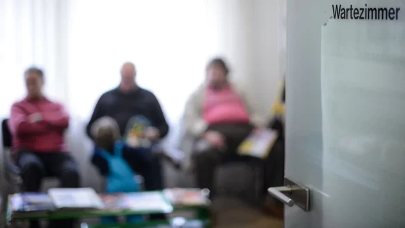 Immer wieder kommt es auch in lippischen Arztpraxen zu Konflikten zwischen Patienten und Mitarbeitern. - &copy; Sina Schuldt/dpa