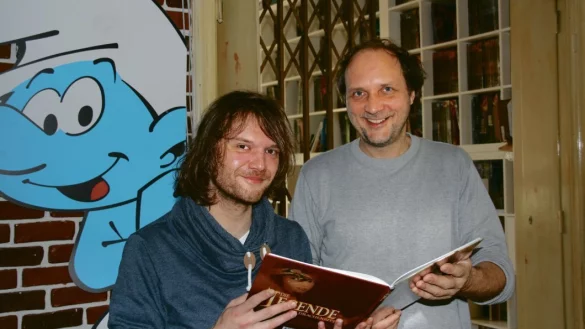 Erfolgreich: Redakteur Sven Jachmann (links) und Verleger Dirk Schulz pr&auml;sentieren ihren 1.000. Comic. - &copy; Maria Frickenstein