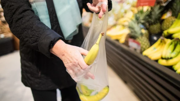 Plastikbeutel f&uuml;r Obst und Gem&uuml;se - &copy; Foto: Marcel Kusch
