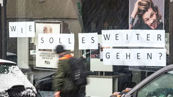 "Wie soll es weitergehen" fragen viele Friseure auch in Ostwestfalen-Lippe. Verzweiflung macht sich breit. - &copy; picture alliance/dpa