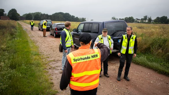 Auch die Organisation "Sp&uuml;rhunde NRW" half bei der Suche nach dem 30-J&auml;hrigen. - &copy; Freitag-TV