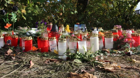 Zwei Wochen nach dem gewaltsamen Tod eines 47-J&auml;hrigen durch Jugendliche in Horn ist die Anteilnahme ungebrochen. - &copy; Janet K&ouml;nig