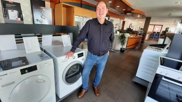 Andreas Lukat hat sein Fachgesch&auml;ft f&uuml;r Hausger&auml;te in der Neue Torstra&szlig;e wiederer&ouml;ffnet. - &copy; Michaela Wei&szlig;e