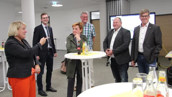 Zur &bdquo;Elefantenrunde" ins Rathaus kamen (von links) Martina Hannen (FDP), B&uuml;rgermeister Matthias Kalkreuter, Angelika Schapeler-Richter (FWG/BBL), Frank Drexhage (Gr&uuml;ne), Lars Bork (SPD) und Michael Biermann (CDU).&nbsp; - &copy; co