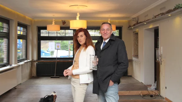 Sylvia und Karl-Otto Cord sehen im Waldschl&ouml;sschen eine Menge Potenzial. Der Gastraum wird eine General&uuml;berholung bekommen, neuer Fu&szlig;boden inklusive.&nbsp; - &copy; Philipp Kersten