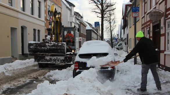 Die Stadt r&auml;umt Parkbuchen und Haltestellenzufahrten am Rampendal. Foto: Katrin Kantelberg - &copy; Katrin Kantelberg