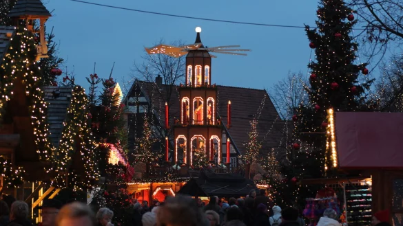 Hingucker: die Pyramide auf dem Salzhof. - © Archivfoto: Stefan Backe