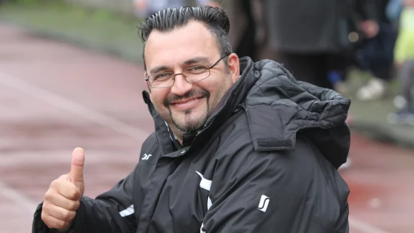 Happy: L&uuml;tfi Soylu, Trainer der SG Hiddesen-H'dorf. - &copy; Sebastian Lucas(LZ)