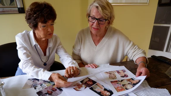 Margarete Visser (links) und Monika Steffen zeigen, welche Frisuren in den 50ern im Trend lagen. Modische Vorbilder waren Marilyn Monroe oder Audrey Hepburn. - &copy; Lorraine Brinkmann