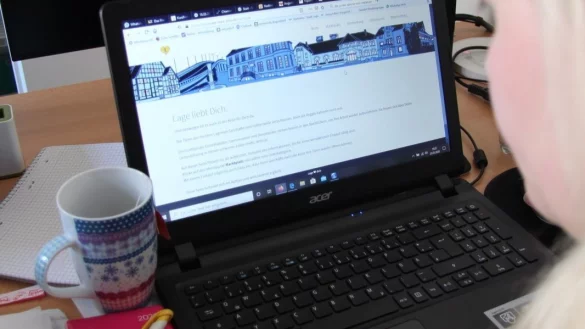 Auf der Homepage von „Lage liebt dich" können sich Kunden informieren. - © Sascha Zierke