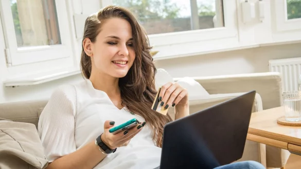 Das erste Gehalt - &copy; Foto: Christin Klose/dpa-tmn/Illustration