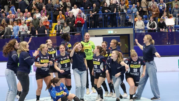 Nach dem Erfolg gegen Lubin kannte die Freude im Lager der HSG Blomberg-Lippe keine Grenzen. - © Paul Cohen
