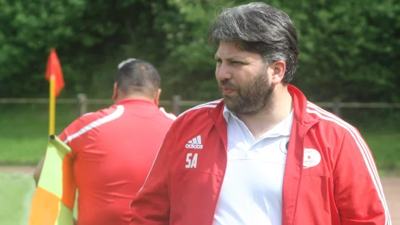 Seit zwei Jahren Trainer des TSV Horn: Sedat Akcay. - © Sebastian Lucas