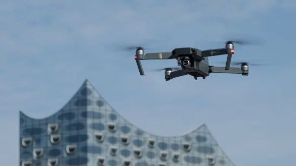 Drohne in Hamburg - &copy; Foto: picture alliance / Axel Heimken/dpa