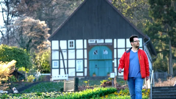 Start und Ziel: Redakteur Kurt Ehmke wandert am Botanischen Garten los. - &copy; Andreas Fr&uuml;cht