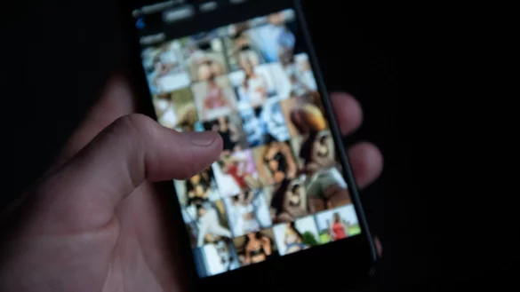 Anbieter schauen weg, viele User schauen hin: Pornoseiten im Netz stehen wegen sexueller Ausbeutung in der Kritik. - &copy; Silas Stein/dpa