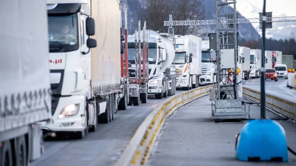 R&uuml;ckstau - &copy; Foto: Matthias Balk/dpa