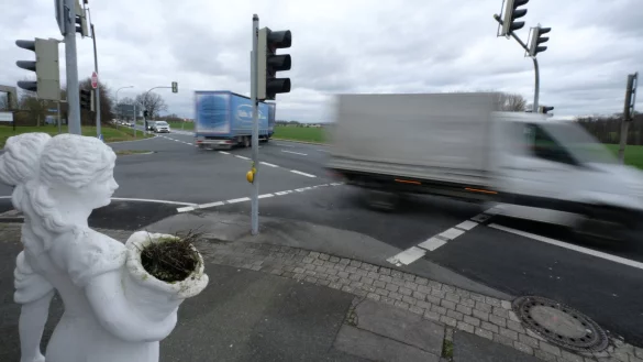 Die Einmündung der Orbker in die Lagesche Straße gegenüber den Flächen Balbrede/Peterskamp: Hier würde ein neuer Kreisverkehr zur Erschließung eines Gewerbegebietes entstehen. - © Sven Koch