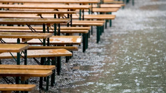 Das Sommerwetter k&ouml;nnte zum Wochenende hin in Starkregen und Gewitter umschlagen. - &copy; Foto: Sven Hoppe/dpa