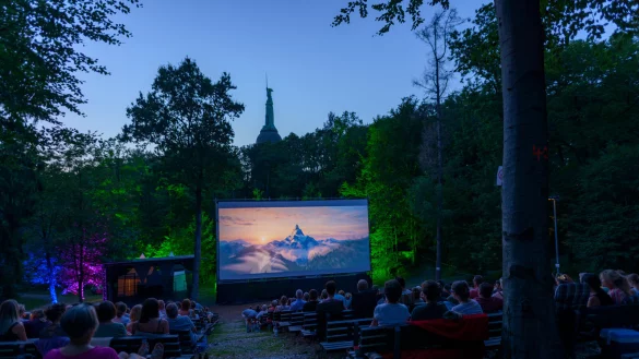 Die Bilanz der Waldb&uuml;hne am Hermannsdenkmal kann sich sehen lassen. - &copy; Friedrich-Wilhelm Gol&uuml;keIm Nieleinen 2532758 Detmoldwww.golueke.net