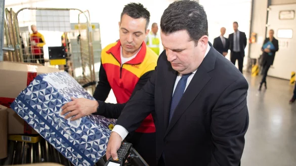 Bundesarbeitsminister Heil besucht DHL - &copy; Foto: Tom Weller