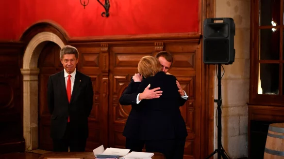 Merkel und Macron - &copy; Foto: Philippe Desmazes/AFP POOL via AP/dpa