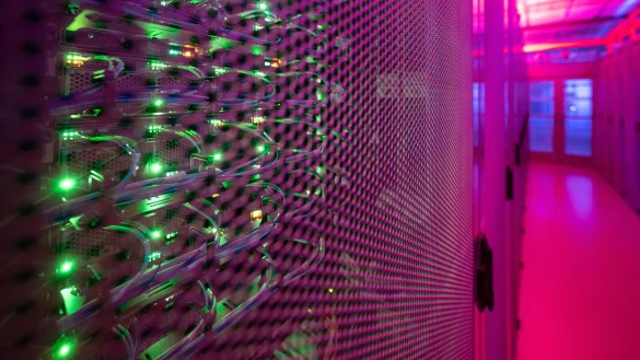 Blick ins Rechenzentrum: KI-Anwendungen verschlingen noch viel mehr Energie als bisher schon n&ouml;tig. - &copy; picture alliance/dpa