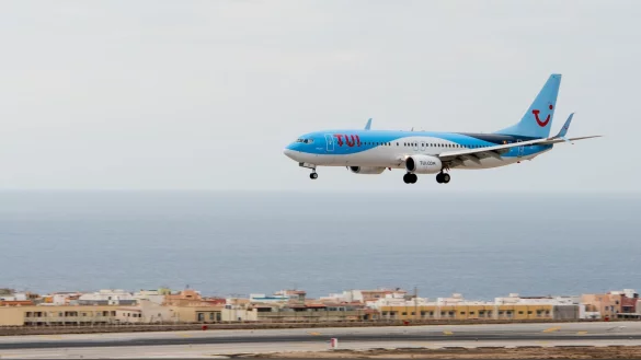 Ferienflieger - &copy; Foto: ARTuro Jimenez/dpa