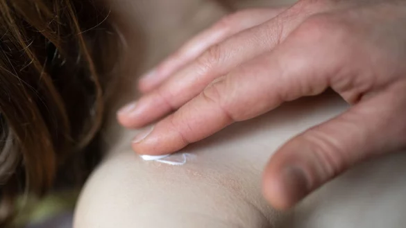 Neurodermitis: Lotionen zur Basispflege f&uuml;r Kids im Test - &copy; Foto: Florian Schuh/dpa-tmn