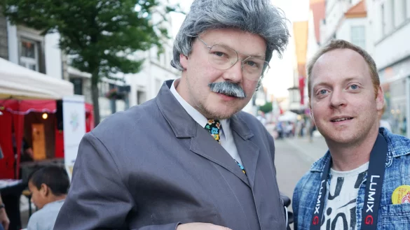 "Horst Schl&auml;mmer"-Double Alexander Vandieken und Martin Postert moderieren die erste digitale Ausgabe der Langen Kulturnacht in Horn. - &copy; Fotorechte: Martin Postert