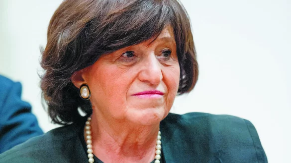 In Auschwitz geboren: Angela Orosz Richt-Bein wird in Detmold aussagen. Das Bild entstand im Lüneburger Gericht im Juni 2015. - © dpa