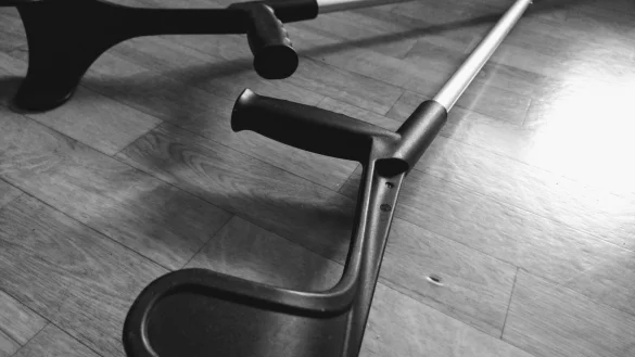 Damit sich seine Partnerin Versicherungsprämien ergaunern konnte, hatte sich ein Gärtner vor blinder Liebe seine Arme und Beine überfahren lassen - und das zwei Mal - © Symbolbild: Yvonne Glandien