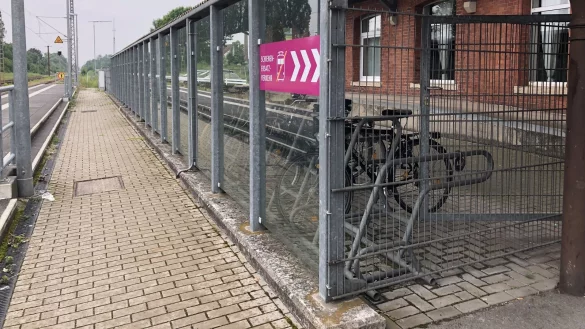 Die junge Union fordert unter anderem eine verschlossene Fahrradstation am Bad Salzufler Bahnhof, der aktuelle sei (siehe Bild) sei zu abgeschieden, au&szlig;erdem k&auml;me es dort verh&auml;uft zu Rad-Diebst&auml;hlen. - &copy; Sven Kienscherf